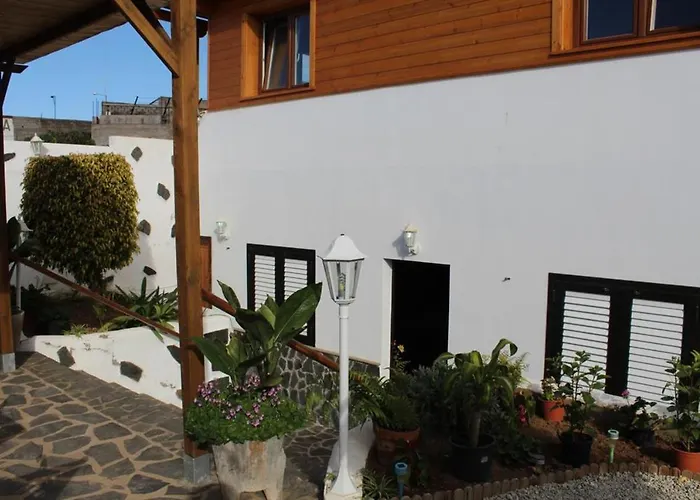 Cosy Chalet: Panoramic Views In Icod De Vinos *